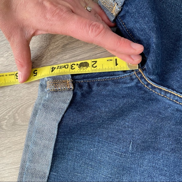 LEVI’S Jean shorts - Picture 5 of 6